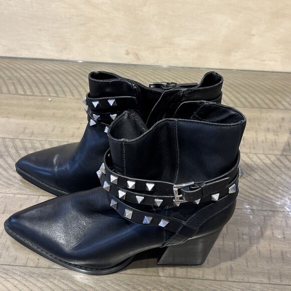 Steve Madden Ankle Boots size 9 Black Leather Studded Black Pointed Bootie - Picture 2 of 7